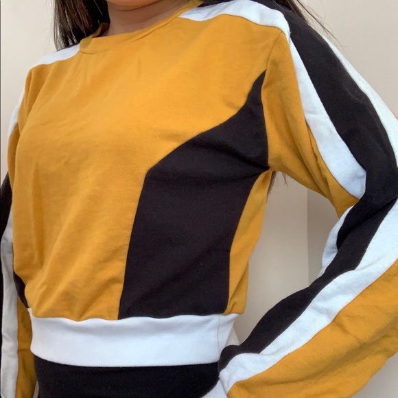 🧸2/$25🧸 Yellow/Black/White Designed Sweater - Picture 3 of 3